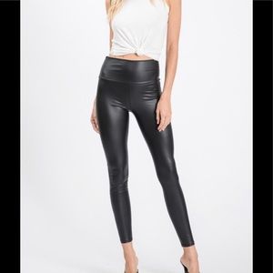 PLUS SIZE FAUX LEATHER SLIM FIT LEGGINGS
